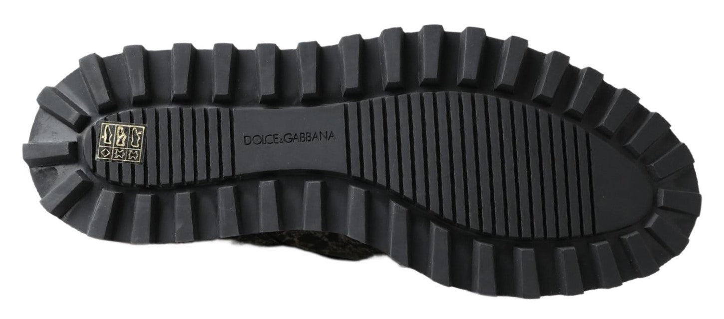 Chaussures Derby en cuir verni noir et blanc de Dolce & Gabbana, élégantes et sophistiquées, vues en gros plan.