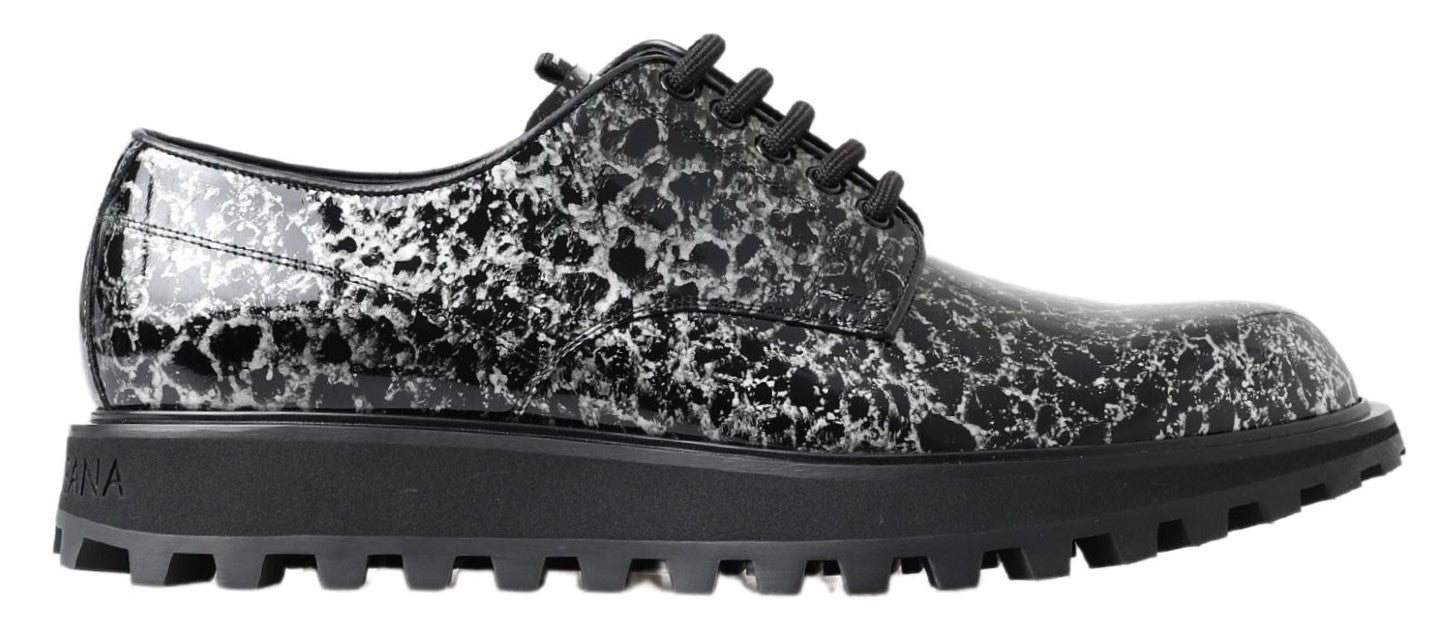 Chaussures Derby en cuir verni noir et blanc de Dolce & Gabbana, élégantes et sophistiquées pour homme.