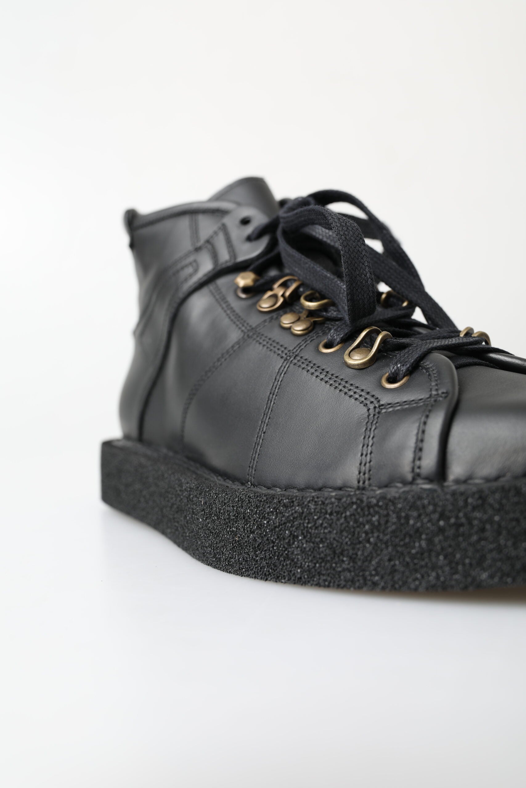 Bottes noires en cuir stretch à enfiler Dolce & Gabbana, élégantes et confortables, pour un style sophistiqué.