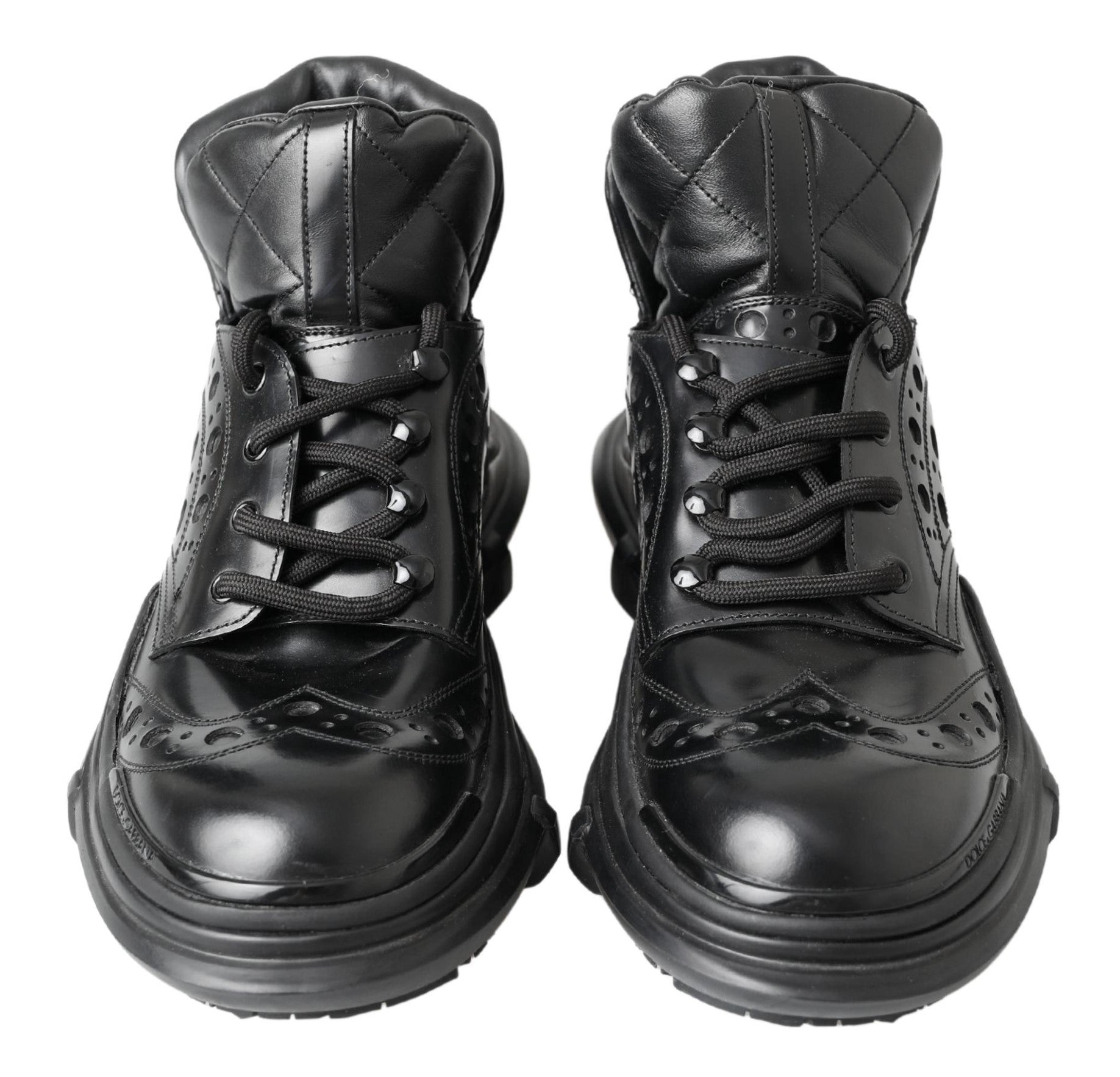 Bottes basses en cuir noir de Dolce & Gabbana pour un style casual et élégant, visibles avec détails en cuir et semelle robuste.