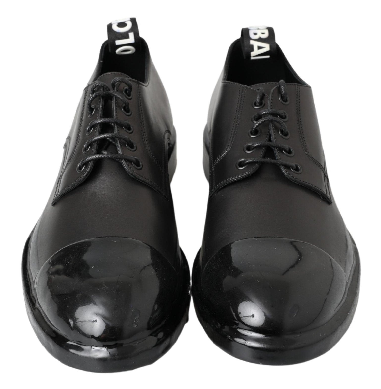 Chaussures derby en cuir noir Dolce & Gabbana pour homme, élégantes et sophistiquées, visibles en gros plan.