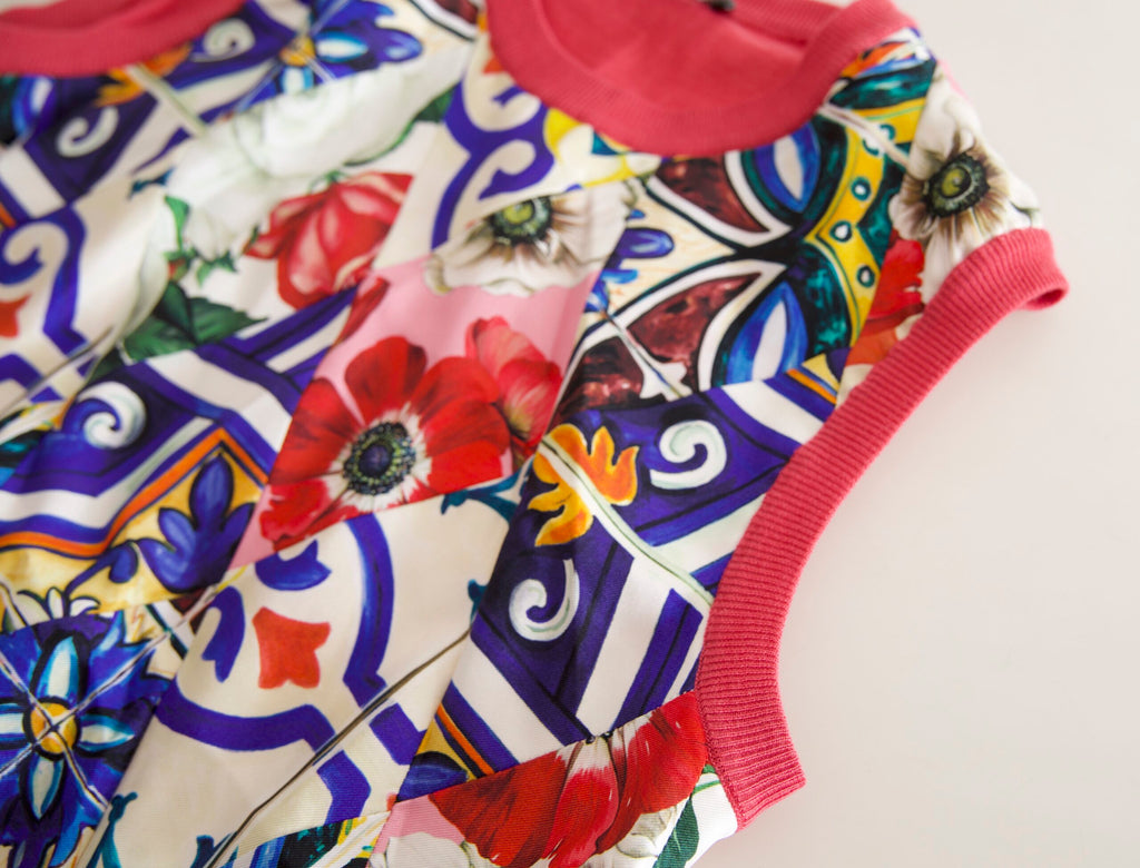 Dolce & Gabbana ärmelloses Oberteil mit Rundhalsausschnitt und mehrfarbigem Majolika-Blumenmuster
