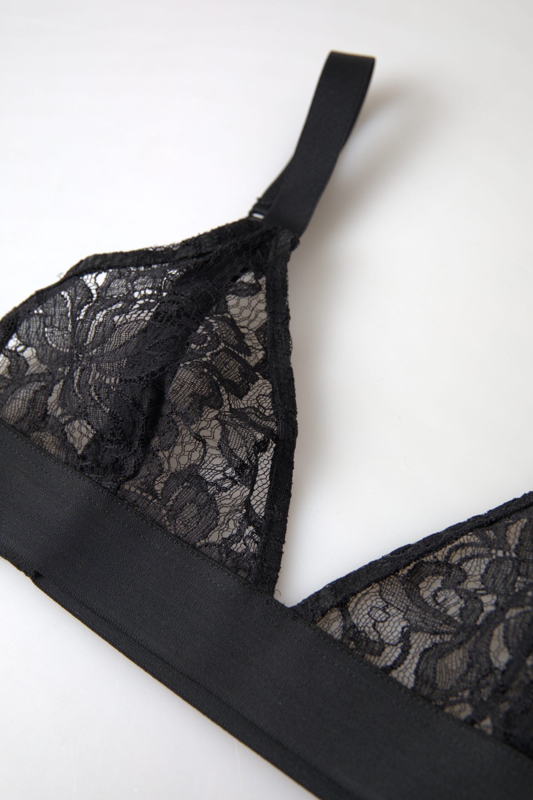 Soutien-gorge en dentelle florale noire en nylon extensible de Dolce & Gabbana, élégant et féminin.
