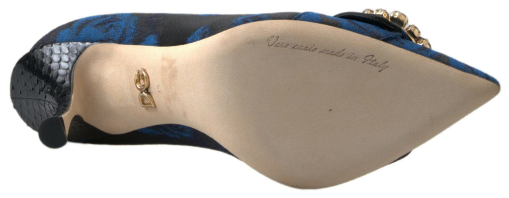 Escarpins bleus Dolce & Gabbana floral avec cristaux, chaussures élégantes et raffinées, vue en gros plan.