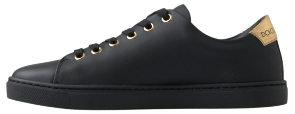Chaussures sneakers classiques en cuir noir et or Dolce & Gabbana, style élégant avec détails en or, vue de face.