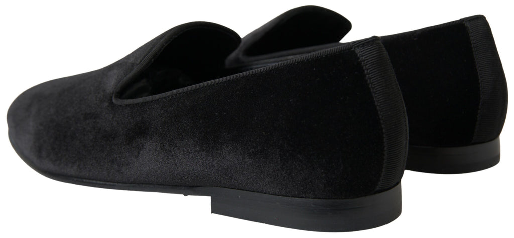 Mocassins en velours noir Dolce & Gabbana, chaussures formelles élégantes pour homme, détails sophistiqués et finition raffinée.