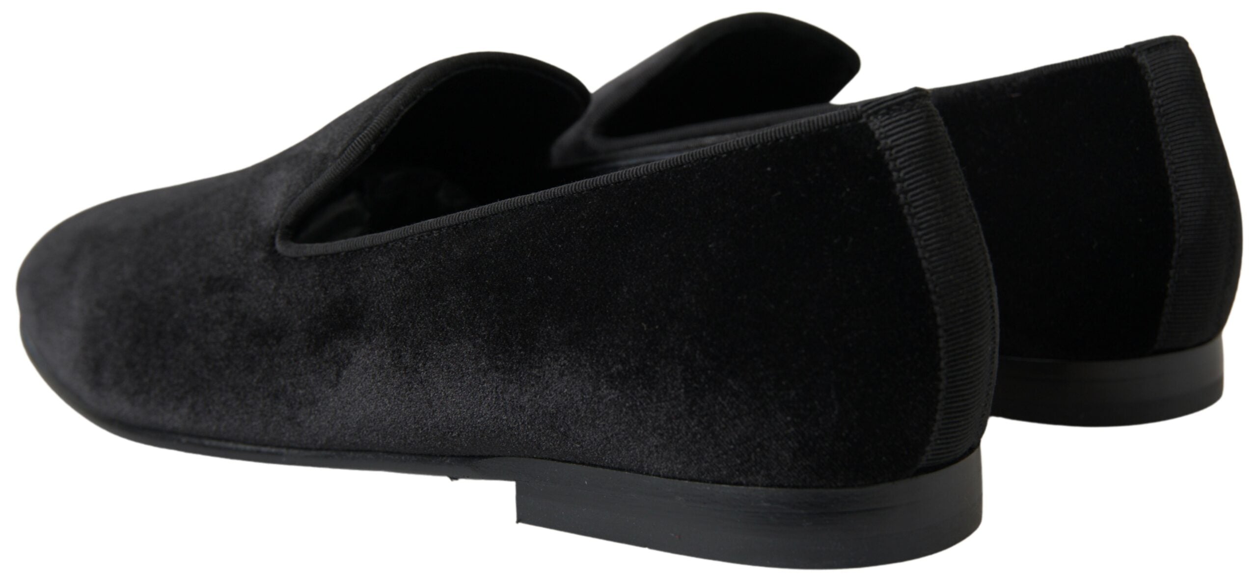 Mocassins en velours noir Dolce & Gabbana, chaussures formelles élégantes pour homme, détails sophistiqués et finition raffinée.