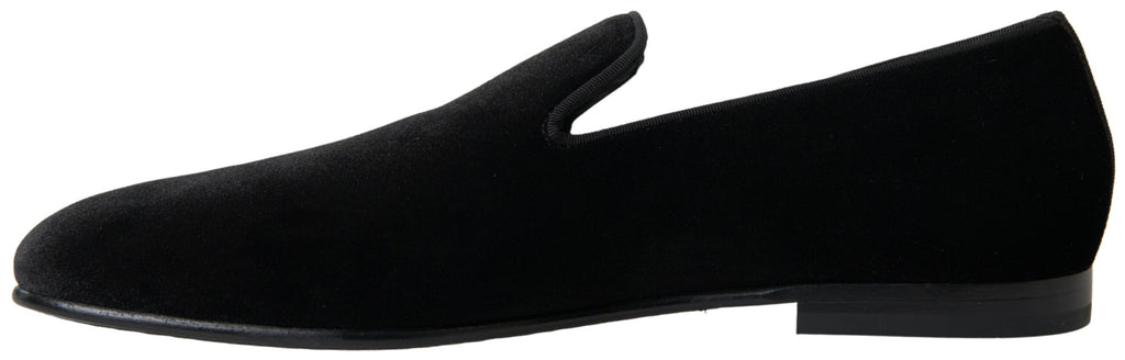 Mocassins en velours noir Dolce & Gabbana, chaussures formelles élégantes pour homme, détails raffinés et finition soignée.