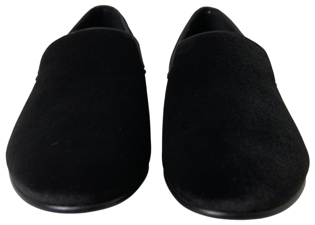 Chaussures formelles en velours noir Dolce & Gabbana, loafers élégants avec finition sophistiquée.