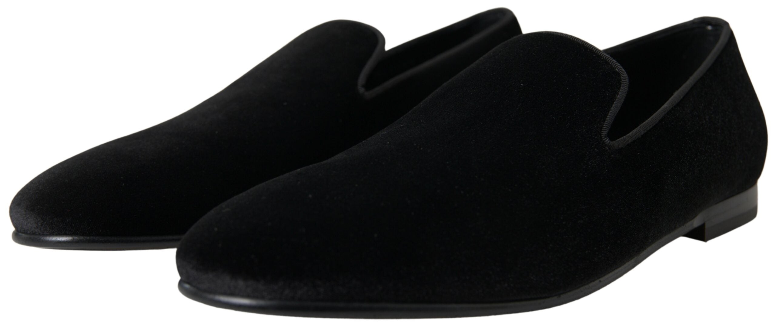 Chaussures formelles en velours noir Dolce & Gabbana, loafers élégants pour homme, vue de côté avec détails de finition.
