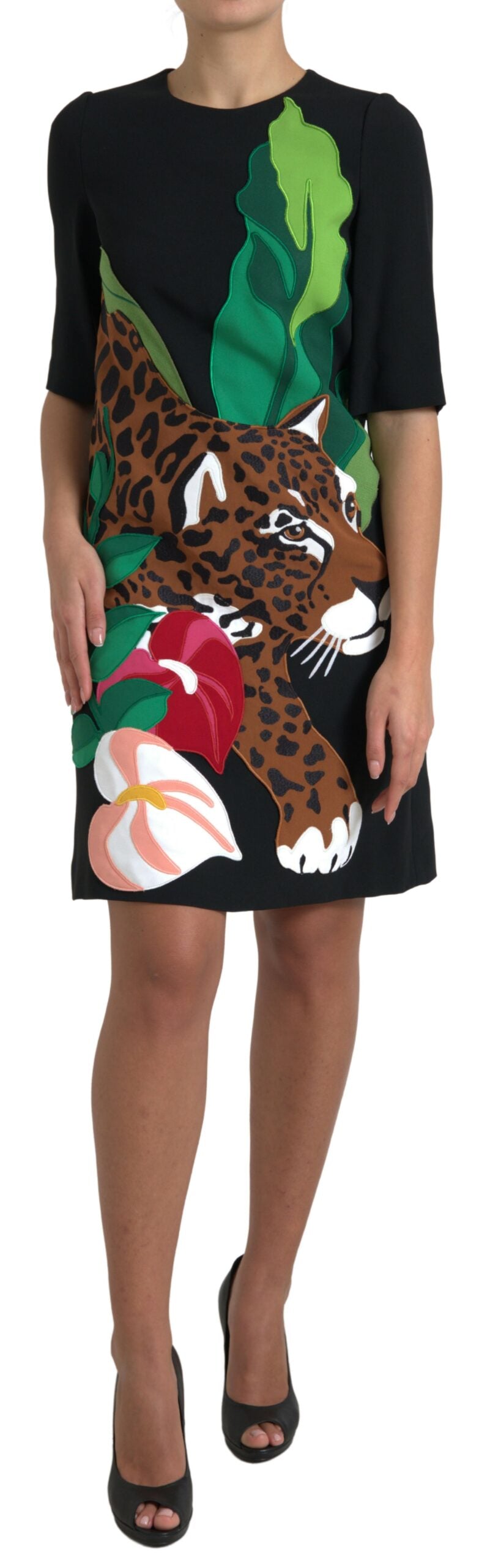 Robe Dolce & Gabbana en jersey stretch à motif tigre et jungle noire, coupe ajustée et élégante.