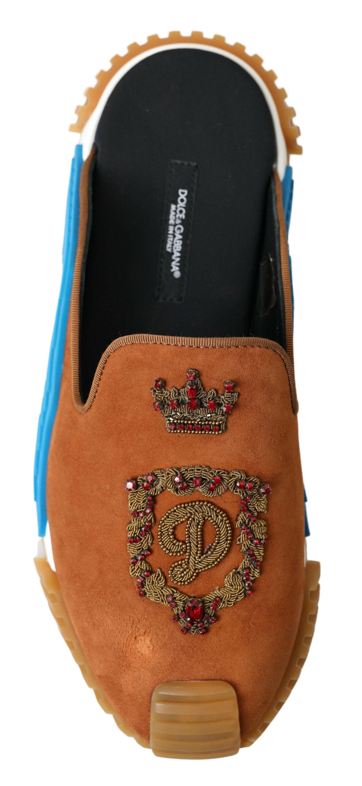 Sandales Dolce & Gabbana NS1 en daim marron avec logo couronne, visibles en gros plan sur la photo.
