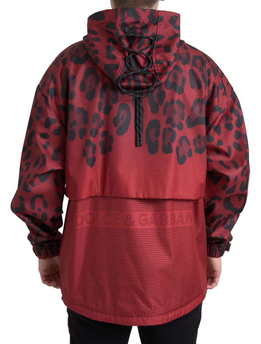 Imperméable à capuche Dolce & Gabbana à motif léopard rouge, veste de pluie élégante et tendance.