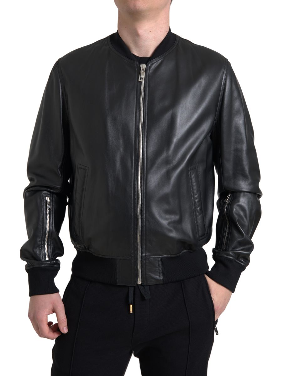 Veste bomber homme Dolce & Gabbana en cuir noir avec fermeture éclair complète et col montant, détails modernes et élégants.