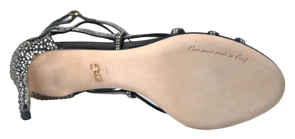 Sandales stilettos Dolce & Gabbana en satin avec strass, design élégant et sophistiqué, visibles en détail dans l'image.