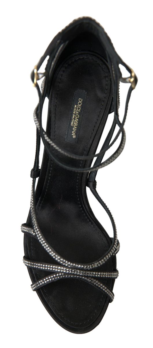 Sandales stilettos en satin avec strass de Dolce & Gabbana, chaussures élégantes et brillantes pour femme.