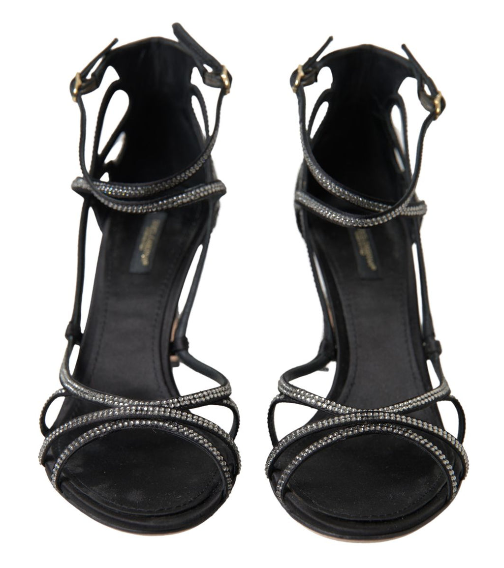 Sandale stilettos en satin Dolce & Gabbana ornée de strass, élégantes chaussures à talons hauts.