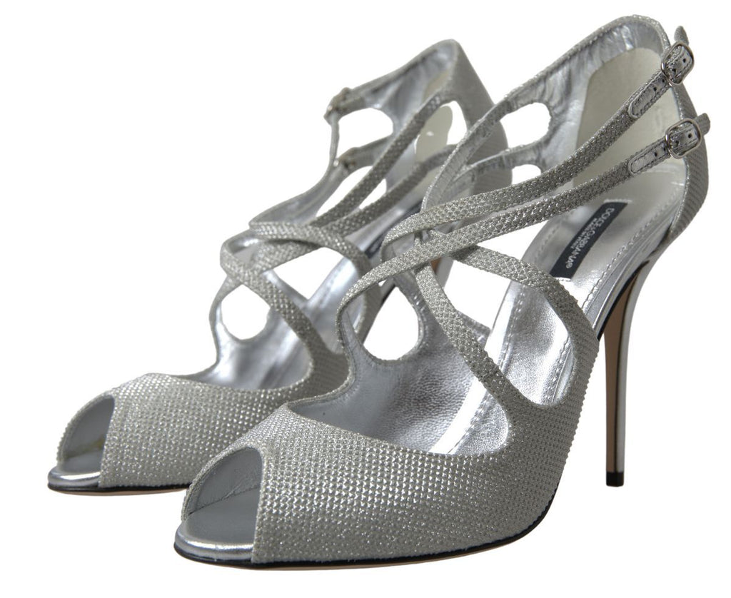 Sandales à talons Dolce & Gabbana argentées avec brillance, chaussures élégantes pour femmes, vue en gros plan.