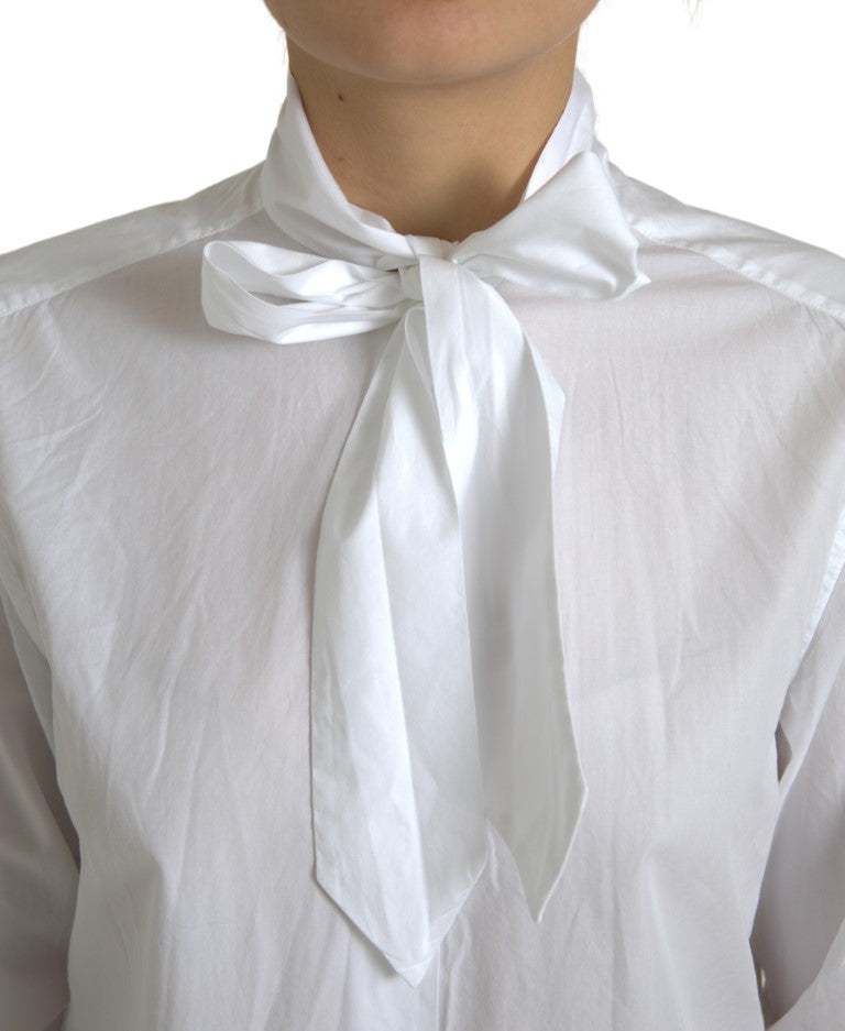 Haut blanc en coton à col ascot et manches longues de Dolce & Gabbana, style élégant et sophistiqué.