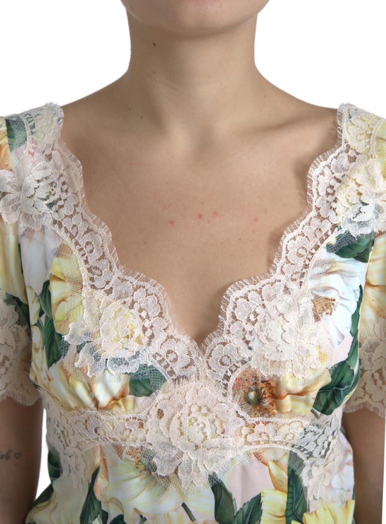 Blouse en dentelle florale multicolore avec col en V de Dolce & Gabbana, élégante et féminine, visible en gros plan.
