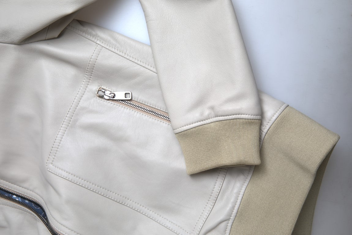 Blouson bomber en cuir crème Dolce & Gabbana avec fermeture éclair intégrale, style élégant et moderne.