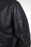 Blouson bomber en cuir noir Dolce & Gabbana avec fermeture éclair complète, finition élégante et style moderne.