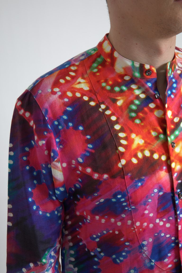 Chemise en lin multicolore avec motif Luminarie de Dolce & Gabbana, détails colorés et tissu léger visible sur l’image.