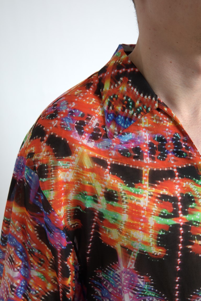 Chemise pour homme Dolce & Gabbana à motif multicolore Luminarie en coton, visible avec détails de l'imprimé.