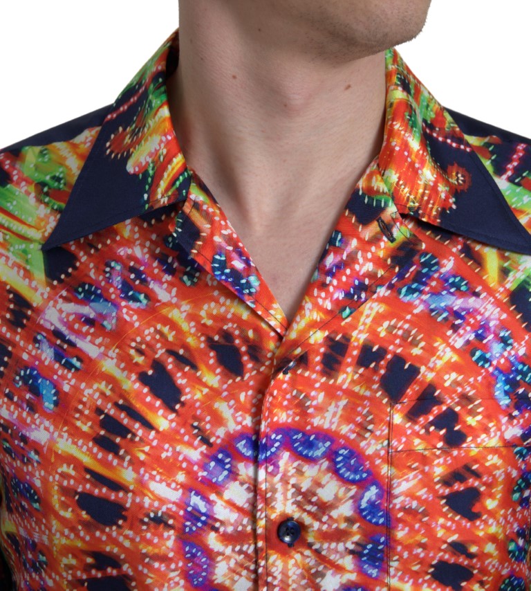 Chemise pour homme Dolce & Gabbana en soie avec motif Luminarie multicolore, détails élégants et design sophistiqué.