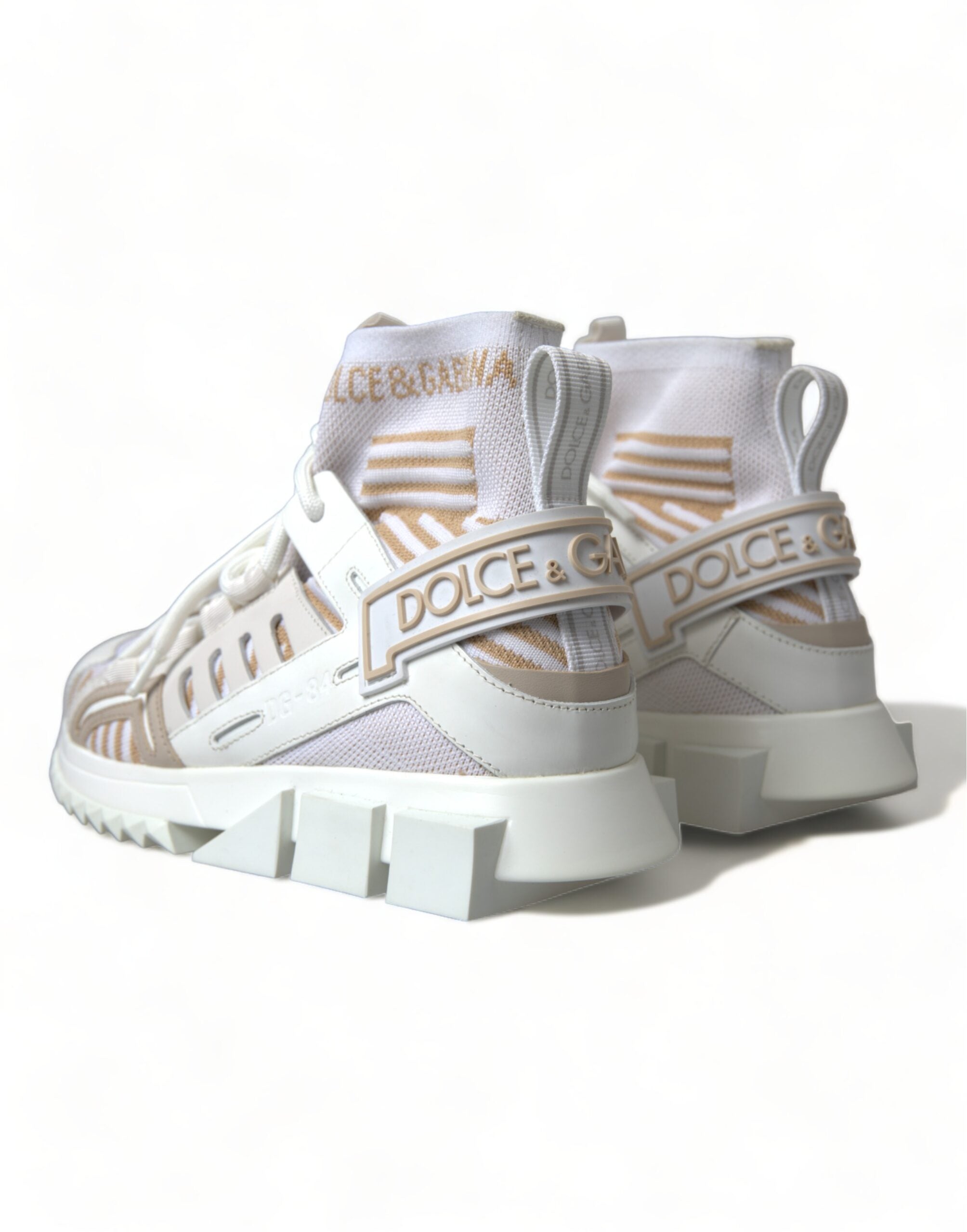 Chaussures sneakers Dolce & Gabbana Sorrento blanches et beiges avec design élégant et détails en cuir.