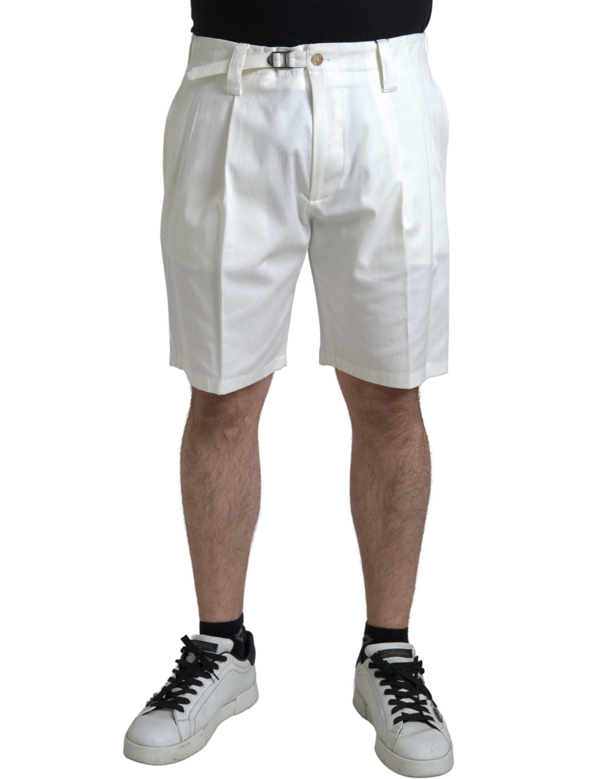 Shorts bermuda en denim blanc pour homme de Dolce & Gabbana, en coton stretch, visibles sur l'image.