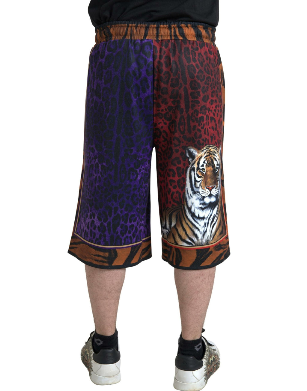 Shorts bermuda pour homme Dolce & Gabbana à motif tigre multicolore, tissu léger et style audacieux.