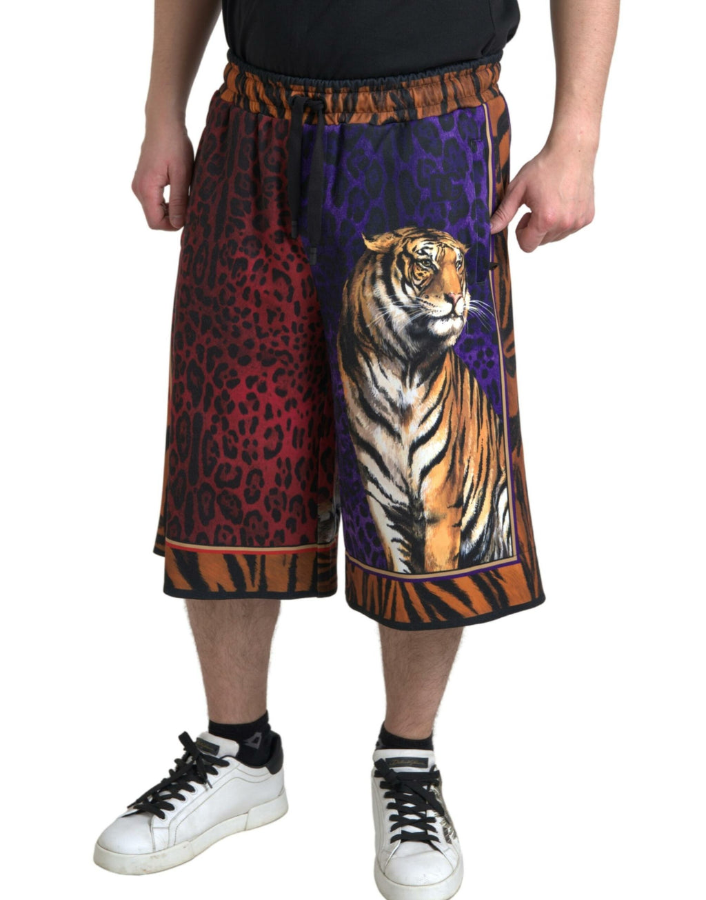 Shorts bermuda pour homme Dolce & Gabbana à motif tigre multicolore, style décontracté et tendance.