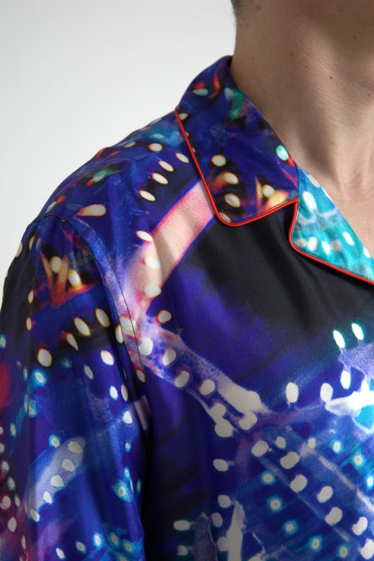 Chemise de pyjama homme en soie multicolore à imprimé psychédélique Dolce & Gabbana, détails colorés et tissu élégant visible.