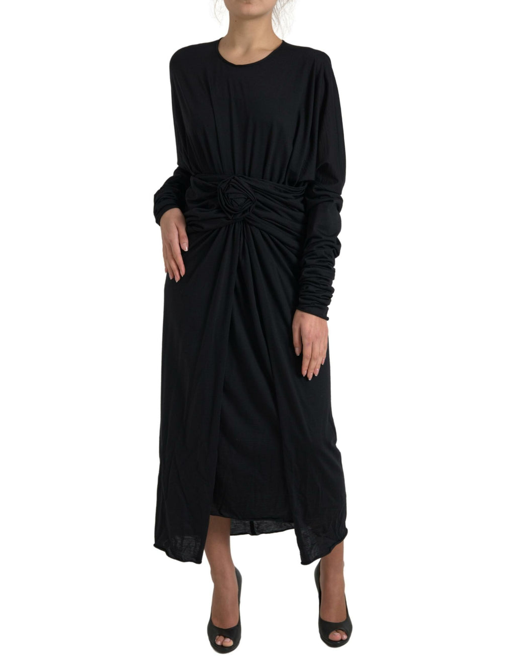 Robe midi noire en laine Dolce & Gabbana, robe courte élégante avec ceinture intégrée, portée féminine et sophistiquée.