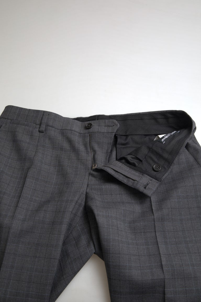 Costume Martini gris à deux pièces Dolce & Gabbana, veste à simple boutonnage et pantalon assorti, élégant et moderne.