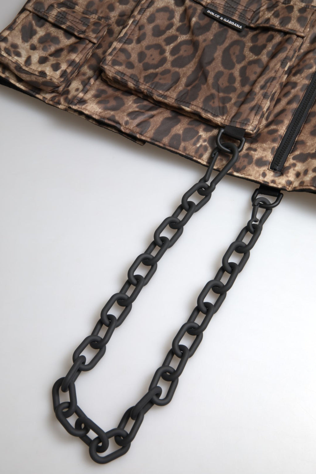 Débardeur sport en soie brune à motif léopard Dolce & Gabbana, sans manches, élégant et confortable.