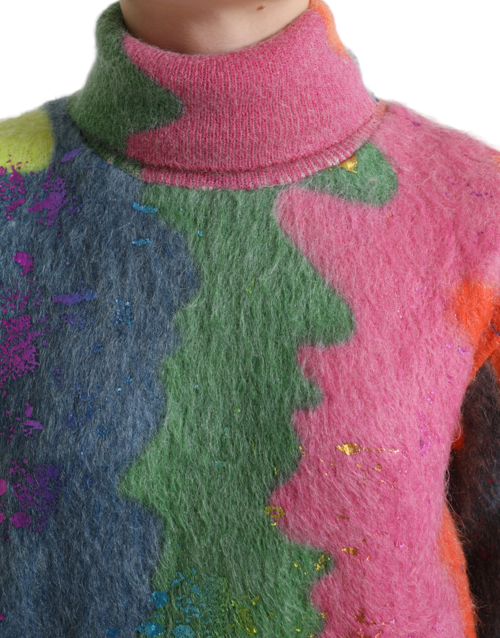 Pull à col roulé en mohair multicolore de Dolce & Gabbana, vue de face, détails des couleurs et texture du tissu.