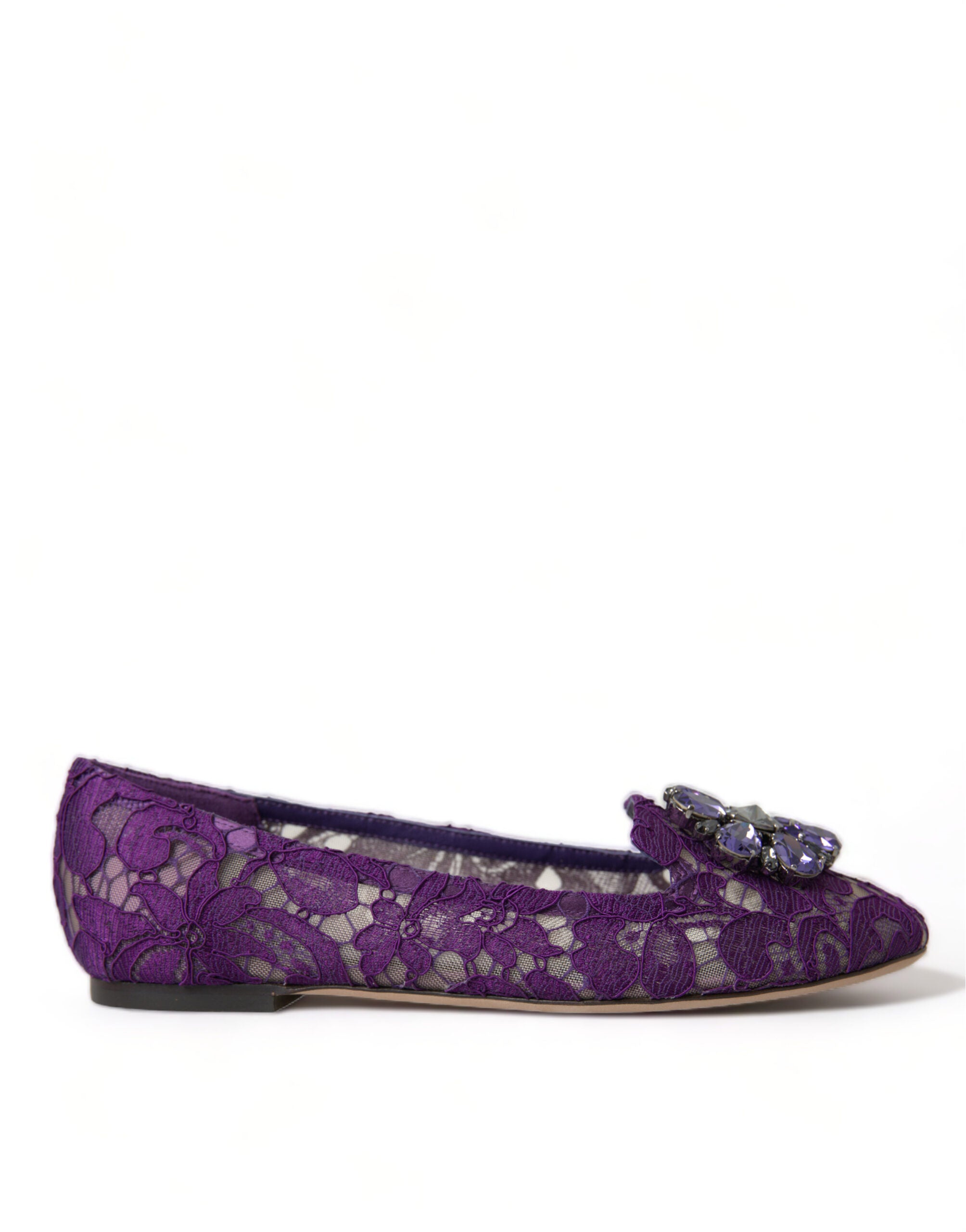 Chaussures plates Dolce & Gabbana Vally Taormina en dentelle violette ornée de cristaux, avec semelle en cuir.