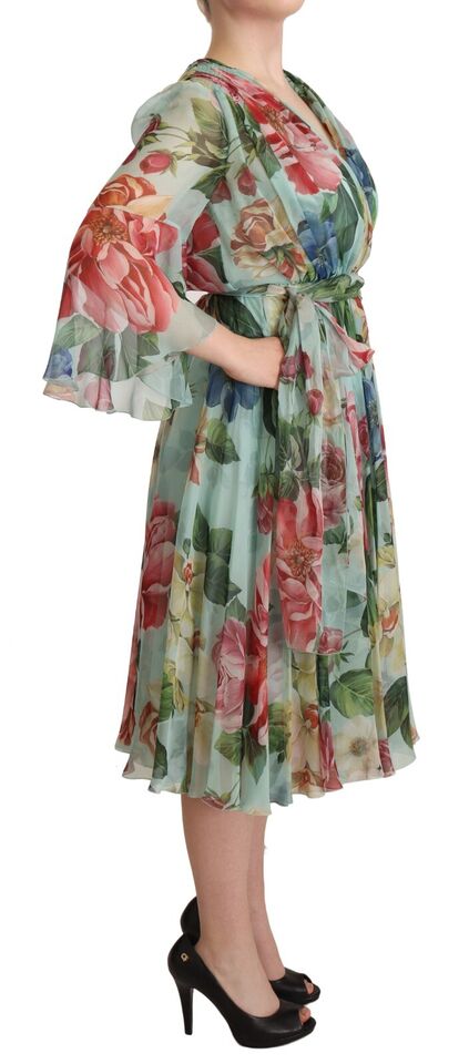 Robe midi en soie à fleurs multicolores vertes de Dolce & Gabbana, vêtement élégant avec motif floral.