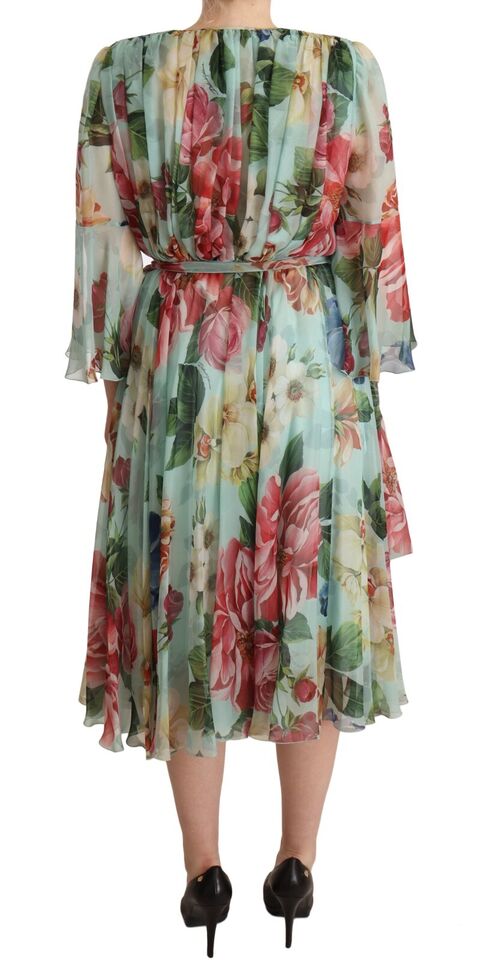 Robe midi en soie à fleurs multicolores vertes de Dolce & Gabbana, vêtement élégant avec motif floral sophistiqué.