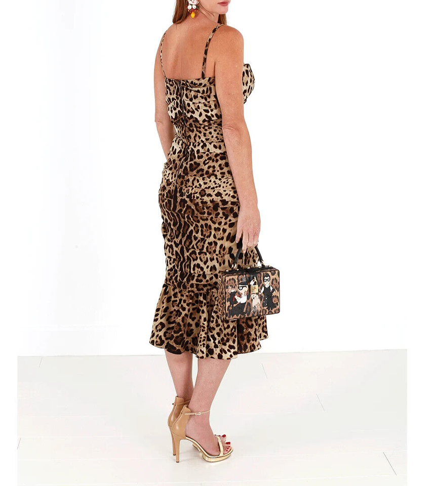 Robe midi marron à imprimé léopard et drapé Dolce & Gabbana, élégante et ajustée, visible sur l'image.