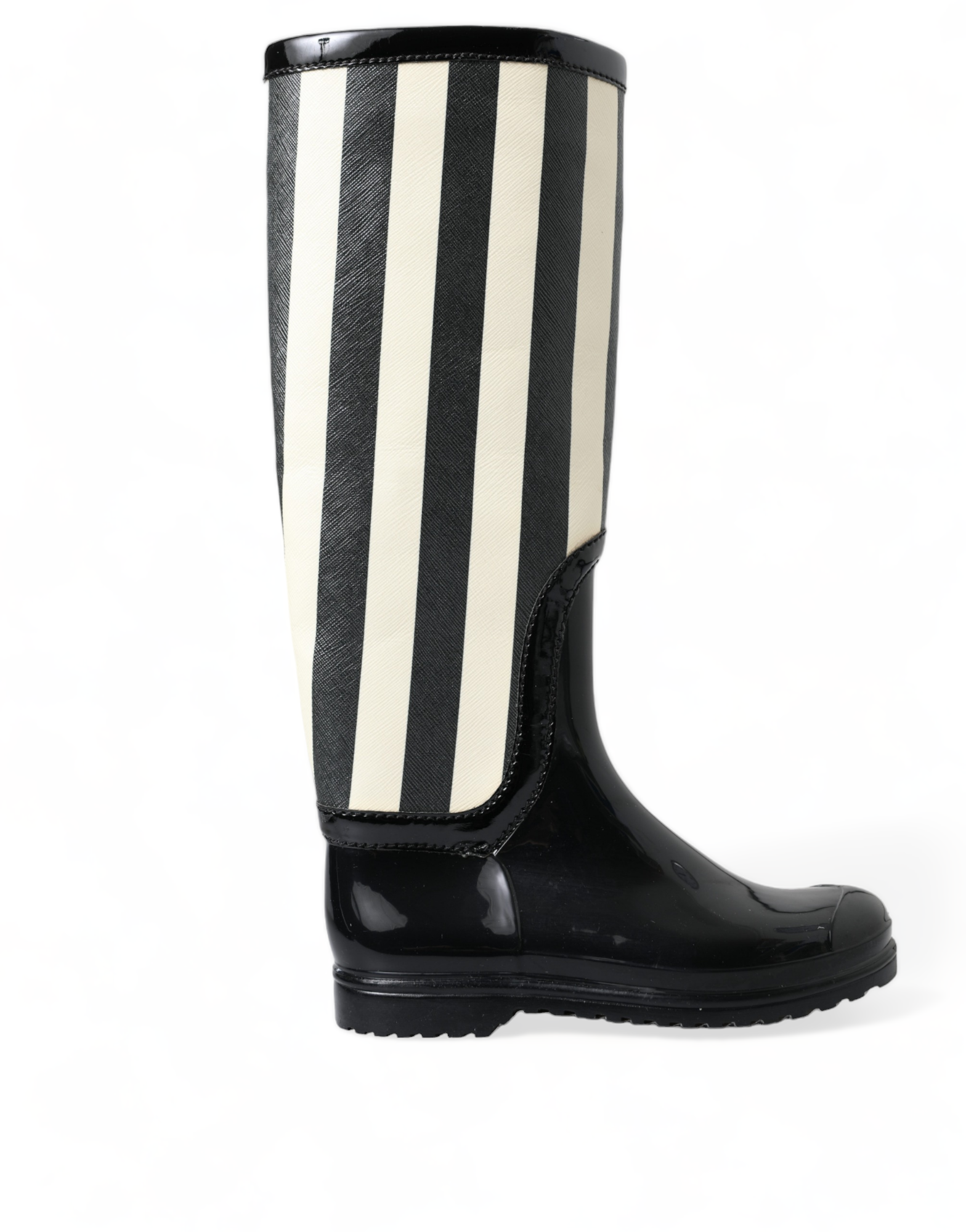Bottes noires en caoutchouc Dolce & Gabbana, hautes jusqu'au genou, plates et élégantes, pour un look moderne et sophistiqué.