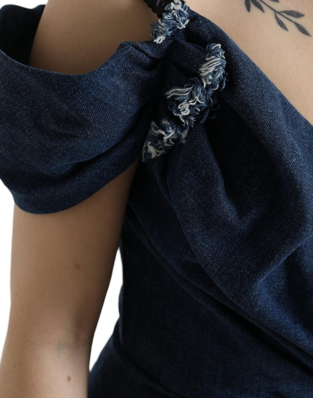 Robe mini en jean deux tons à patchwork de Dolce & Gabbana, style tendance avec détails colorés et coupe ajustée.