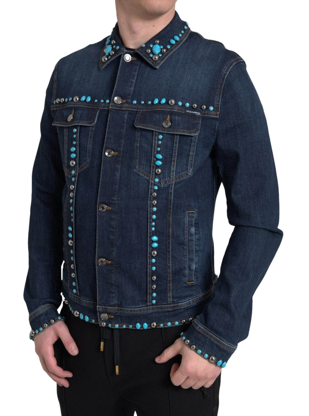 Veste en denim bleu Dolce & Gabbana avec pierres turquoise et détails cloutés, mode élégante et sophistiquée.