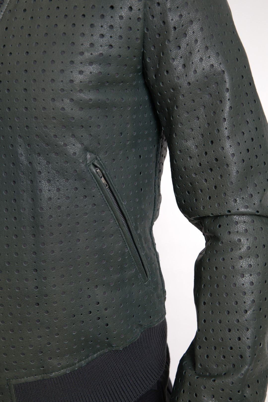 Veste bomber en cuir vert perforé de Dolce & Gabbana, style élégante avec détails en cuir perforé et coupe moderne.
