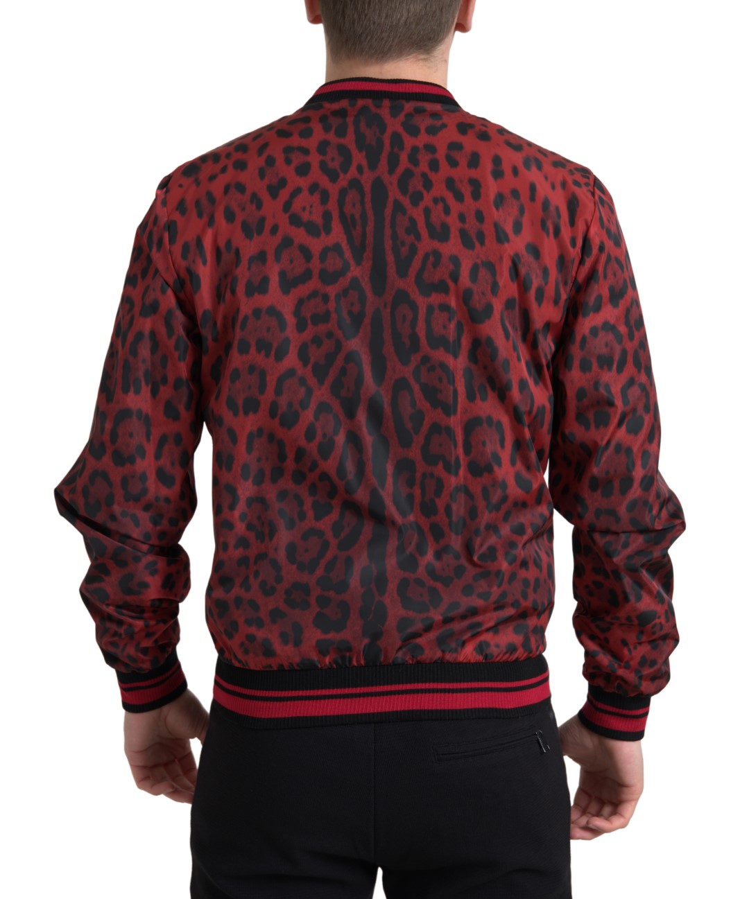 Veste courte en daim rouge à motif léopard de Dolce & Gabbana, bomber avec col et poches visibles.