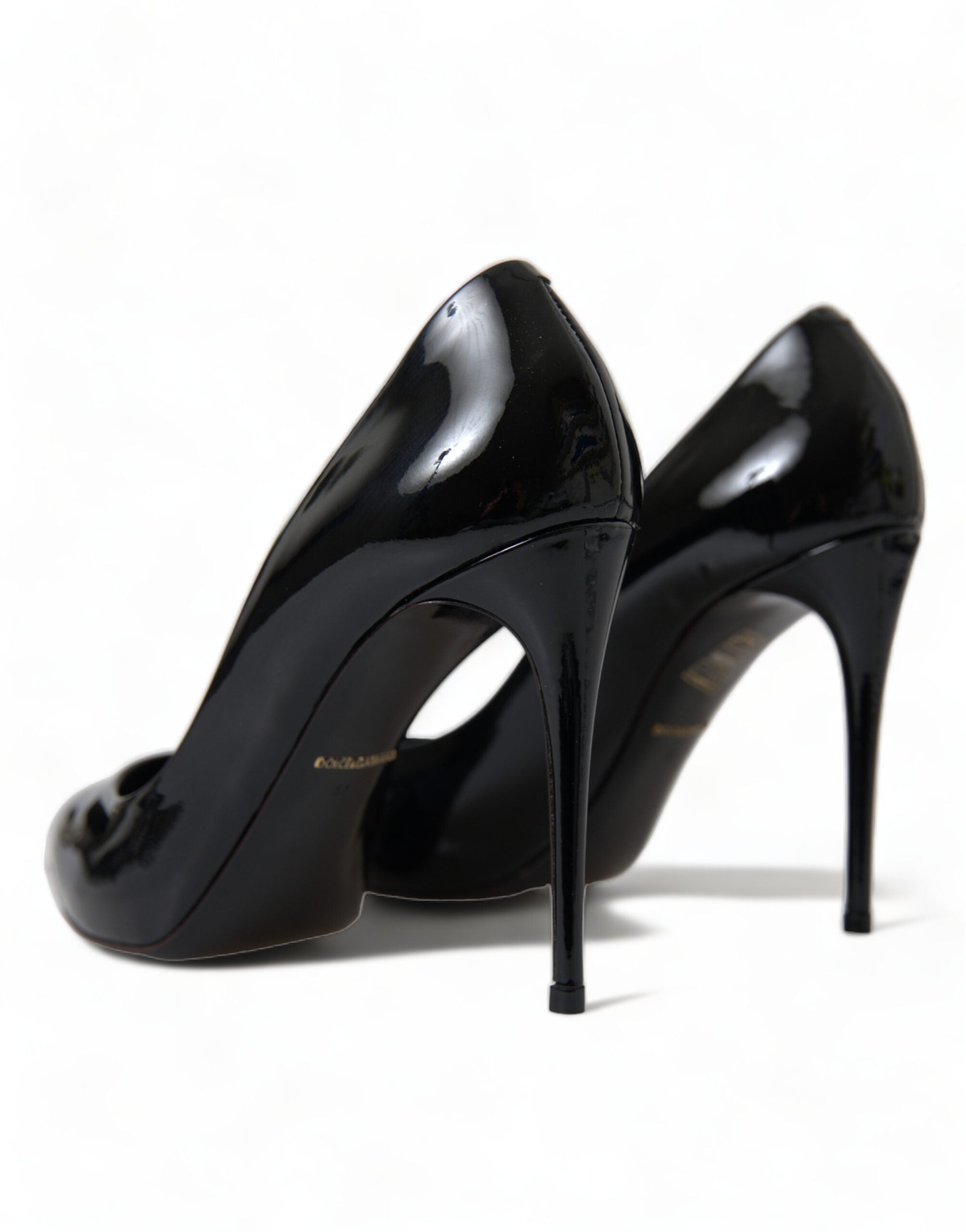 Escarpins en cuir verni noir Dolce & Gabbana avec talons hauts et design élégant pour femmes.