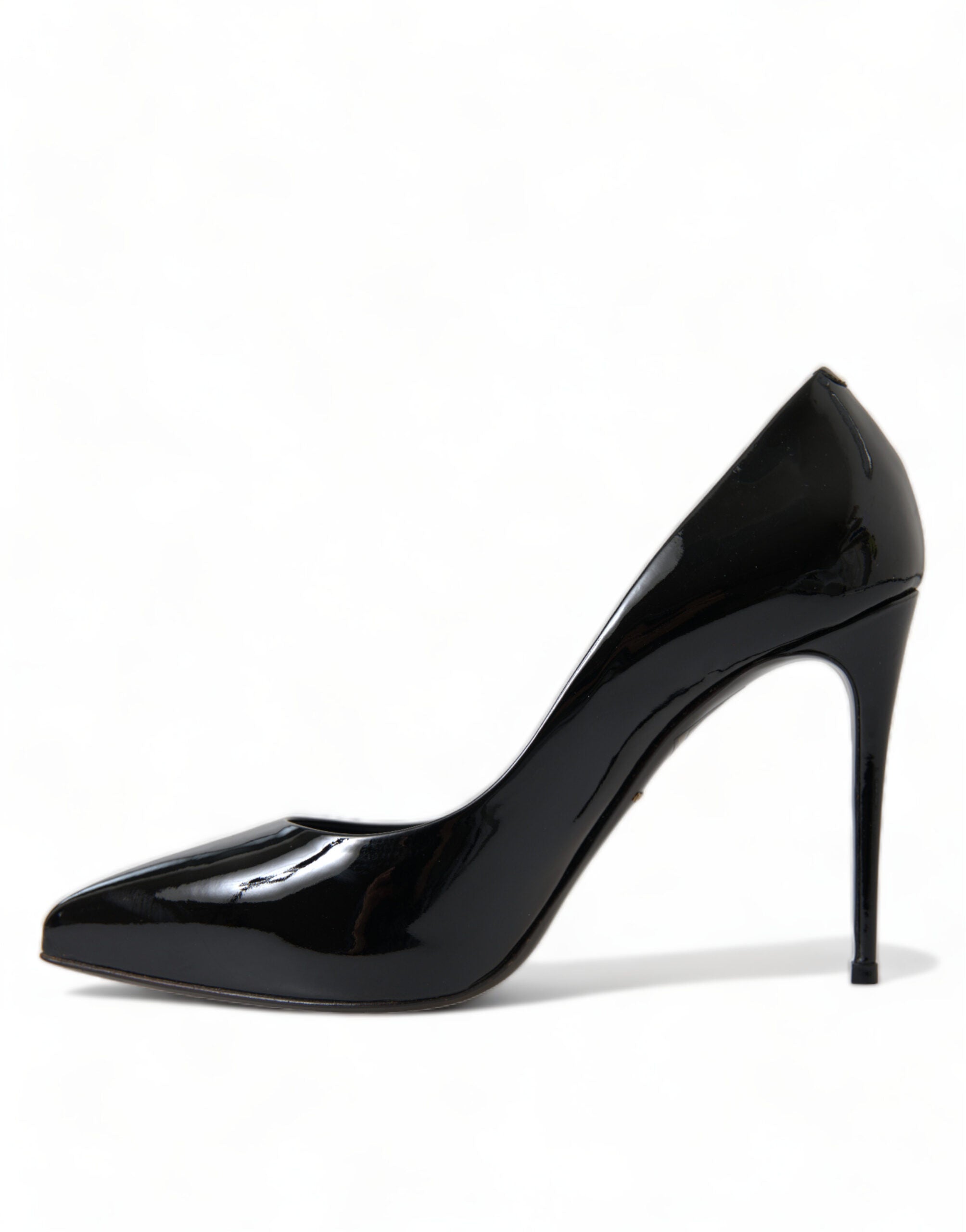 Escarpins en cuir verni noir Dolce & Gabbana avec talons hauts, style élégant et sophistiqué.