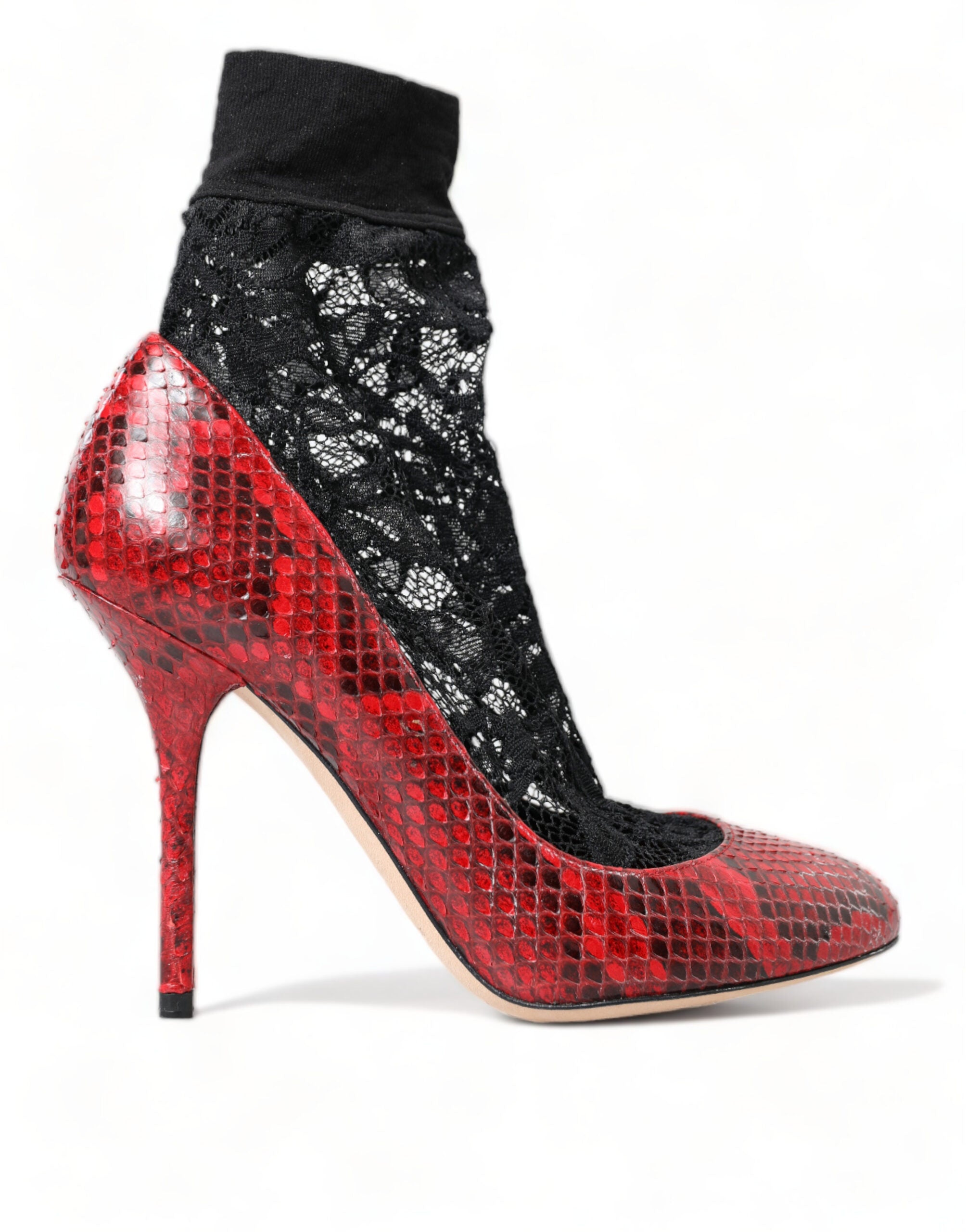 Chaussures Dolce & Gabbana en cuir rouge avec lacets et semelle, style pumps élégantes et sophistiquées.